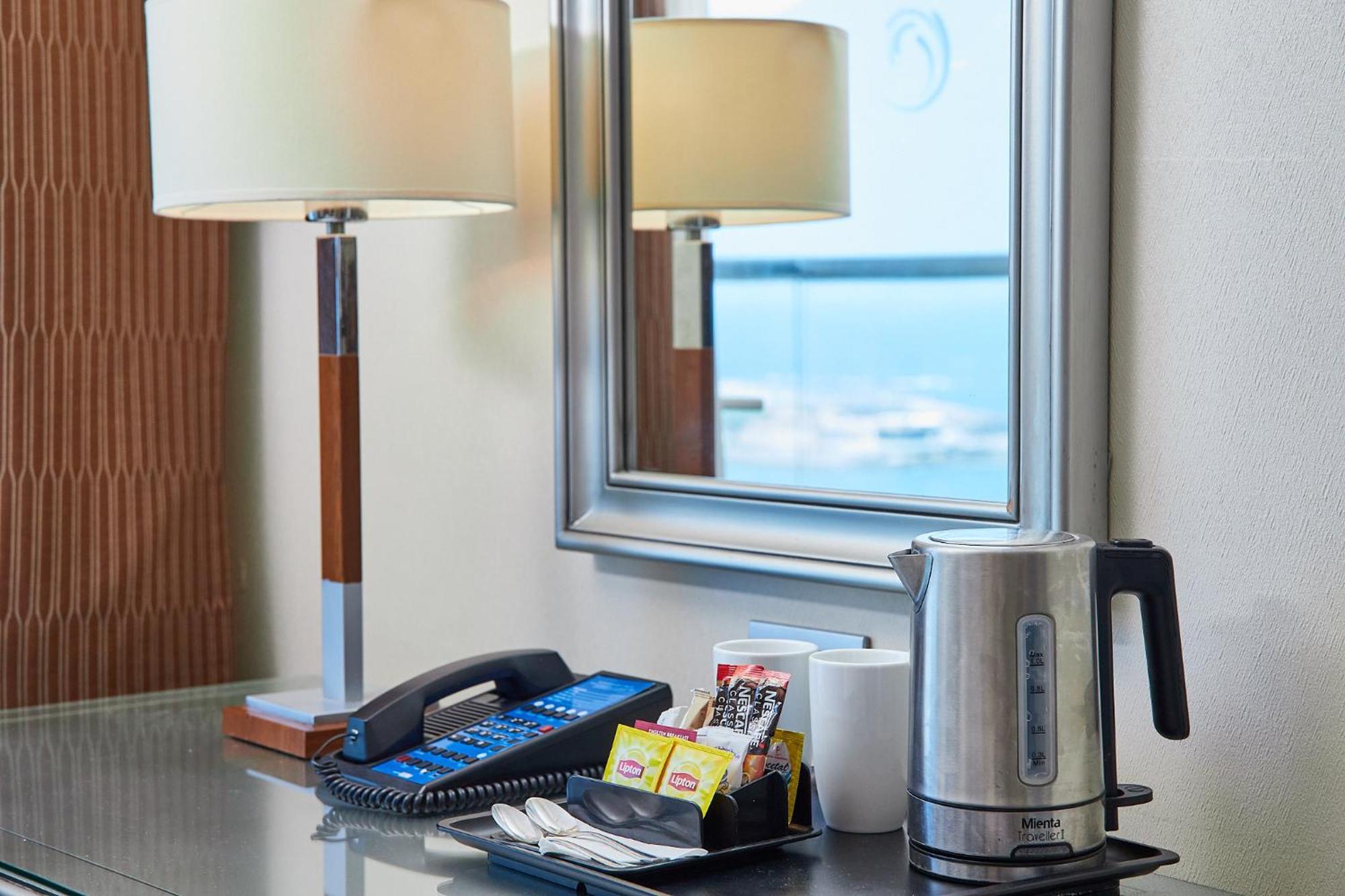 ฮิลตัน อเลกซานเดรีย คอร์นิช Hotel อเล็กซานเดรีย ภายนอก รูปภาพ A kettle in a hotel room