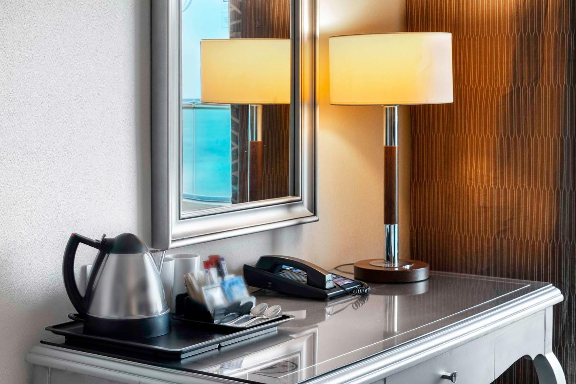 ฮิลตัน อเลกซานเดรีย คอร์นิช Hotel อเล็กซานเดรีย ภายนอก รูปภาพ A kettle in a hotel room